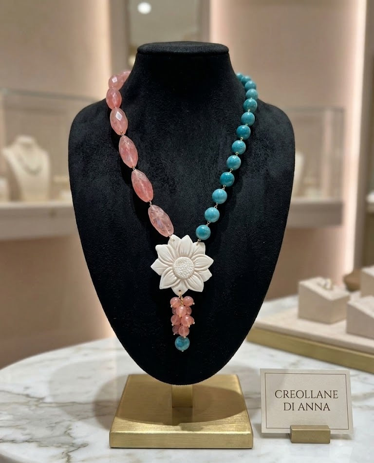 Collana lunga con pendente in  quarzo rosa, amazzonite e cameo | Handmade Italia