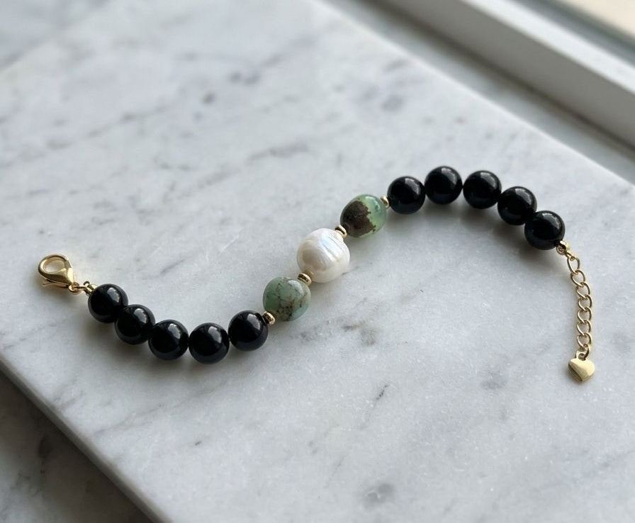 Bracciale Bracciale Donna in Onice Nero ed Ematite Dorata con Crisoprasio e Perla Naturale – Handmade - Handmade Made in Italy