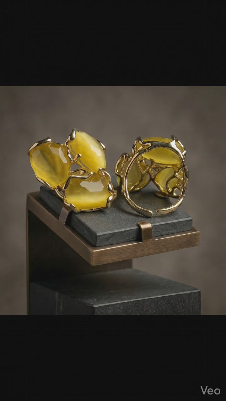 Anello Regolabile in Bronzo Dorato con Occhio di Gatto Giallo